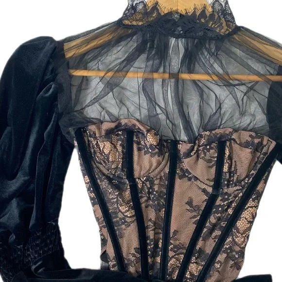 HOUSE OF CB 'Athenea' Black Lace Bodysuit Black Velvet  Puff Sleeve Corset - Picture 4 of 9